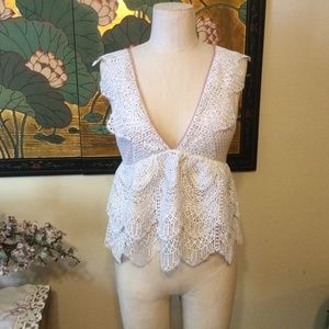 TOPSHOP Woman’s Crochet Top Size 6